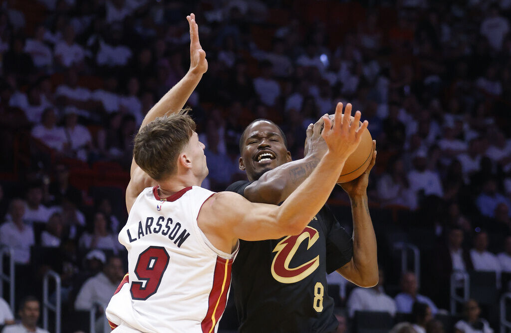 Pelle Larsson Cavaliers Heat Basketball